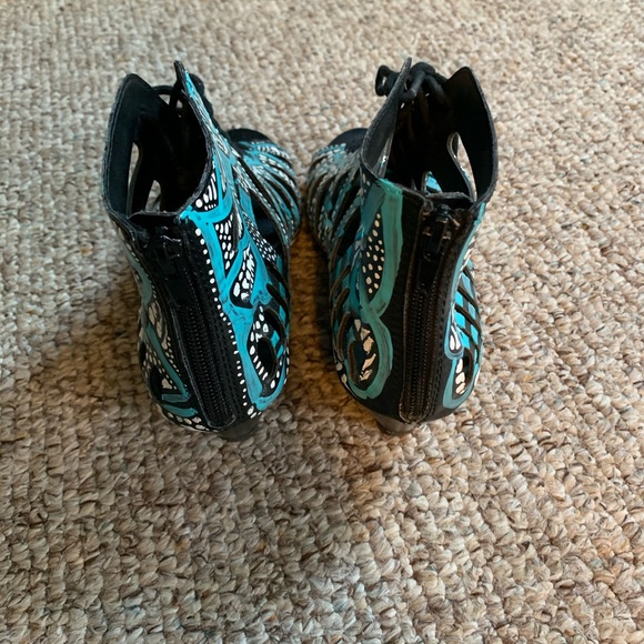 Hand painted, one of a kind shoes. - Picture 3 of 5